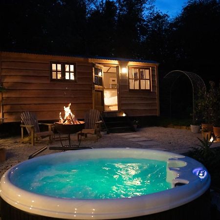 Luxury, Rural Shepherds Hut With Hot Tub Nr Bath Bristol Dış mekan fotoğraf