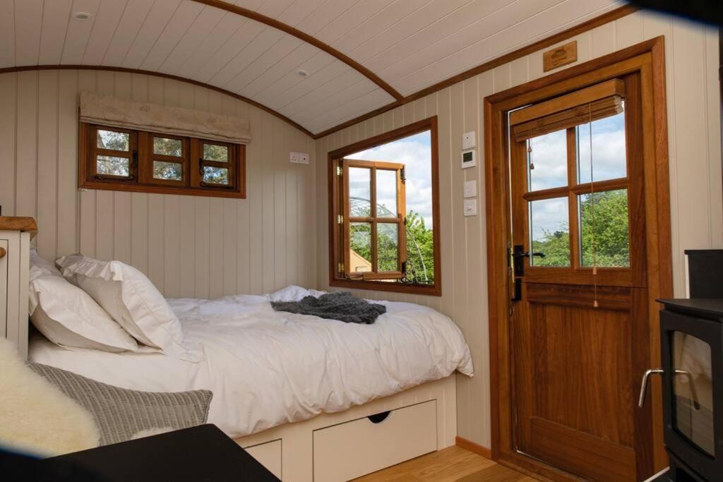 Luxury, Rural Shepherds Hut With Hot Tub Nr Bath Bristol Dış mekan fotoğraf