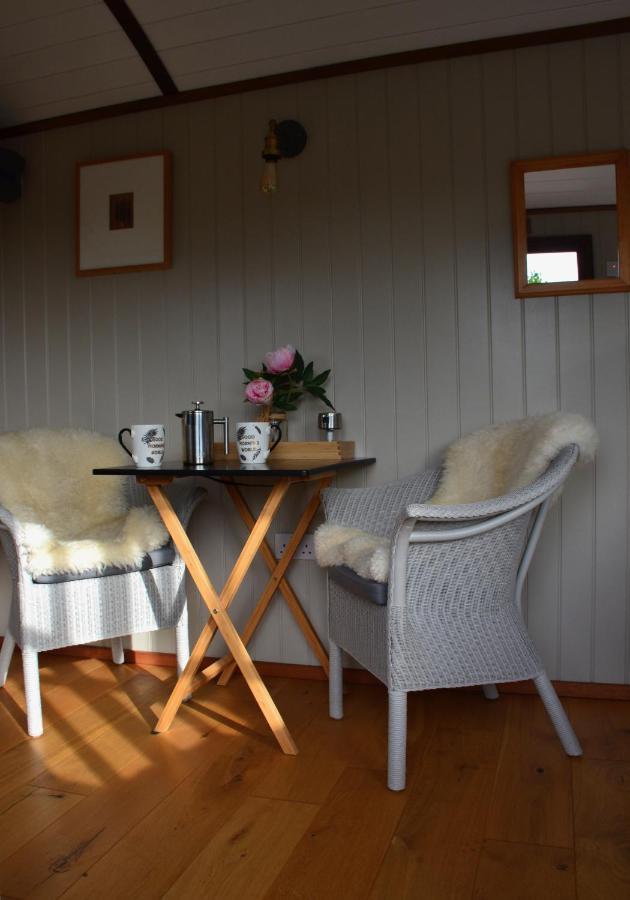 Luxury, Rural Shepherds Hut With Hot Tub Nr Bath Bristol Dış mekan fotoğraf