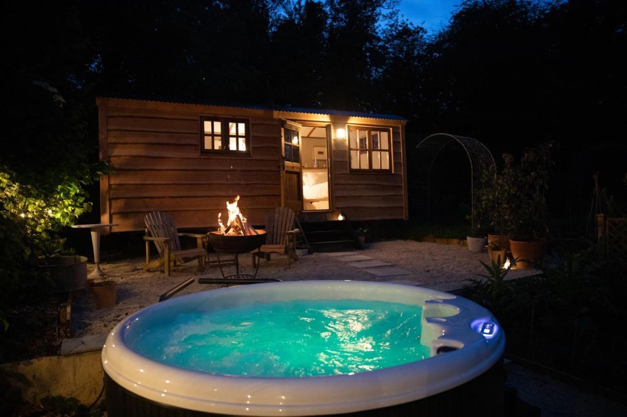 Luxury, Rural Shepherds Hut With Hot Tub Nr Bath Bristol Dış mekan fotoğraf