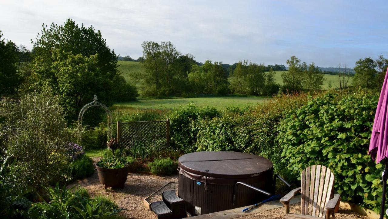 Luxury, Rural Shepherds Hut With Hot Tub Nr Bath Bristol Dış mekan fotoğraf